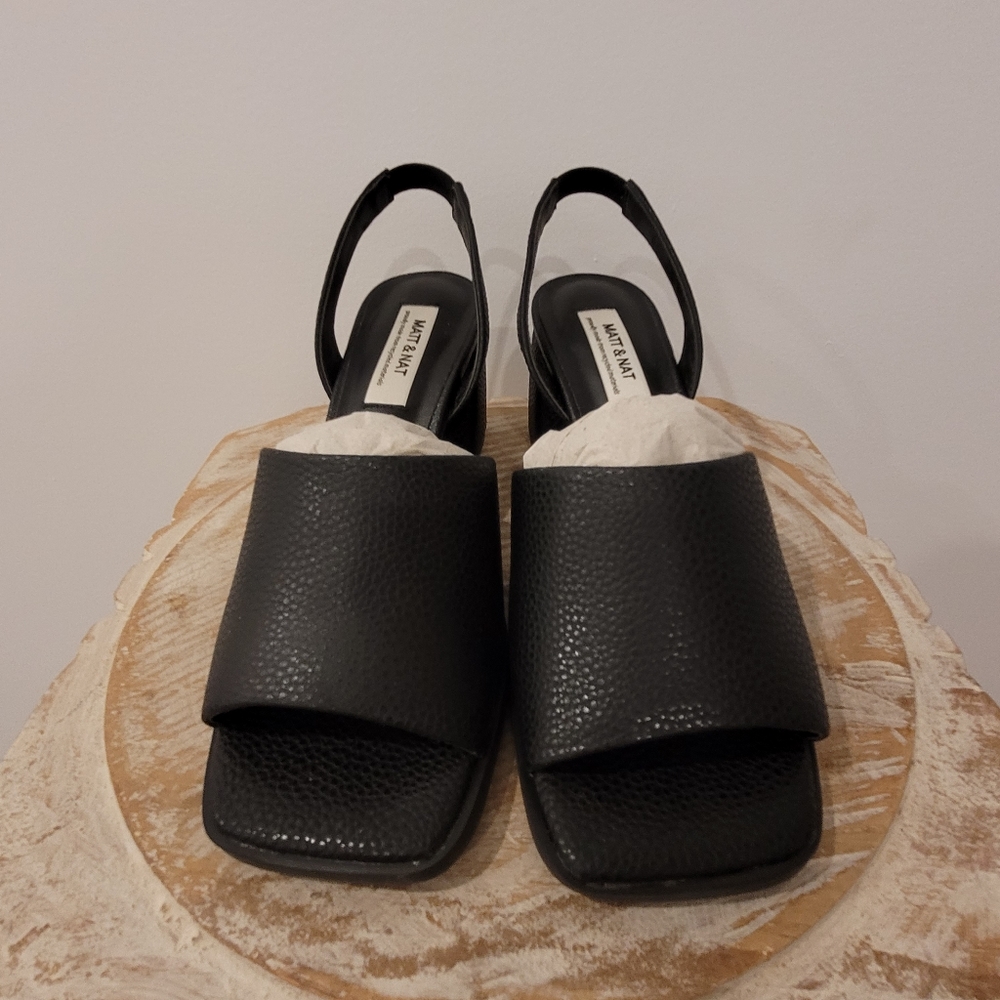 Matt & Nat Plume sandals with small heel